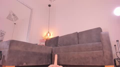 Isabela online show from October 2025 12:22:02 PM