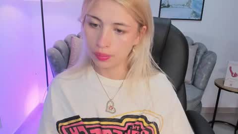 Snapshot of isabela_romano chatting on October 2025 11:33:02 AM isabela romano online show from October 2025 11:33:02 AM