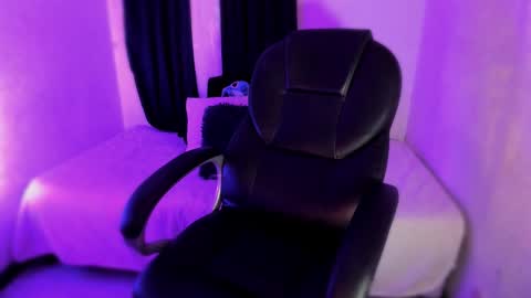 isabella online show from February 2026 02:43:01 AM