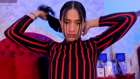 Isabell 13 online show from April 2026 04:32:01 PM