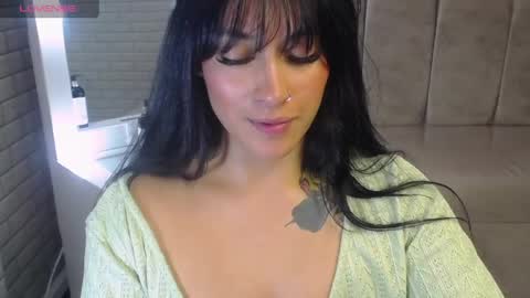 Snapshot of isabella_collen_v chatting on April 2026 01:57:02 PM Hi Stream 800am to 200pm online show from April 2026 01:57:02 PM