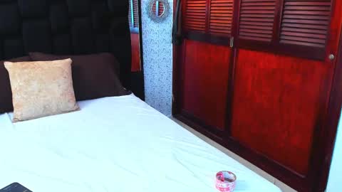 Isabella Your Queen  online show from February 2025 01:22:01 AM