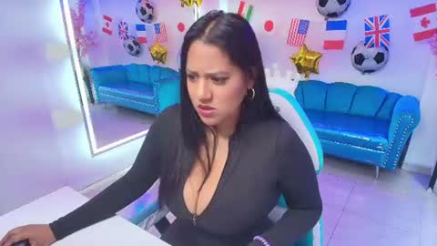 Isabella  online show from June 2026 07:35:01 PM