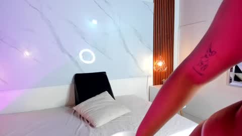 isabella zc online show from October 2025 08:08:01 PM