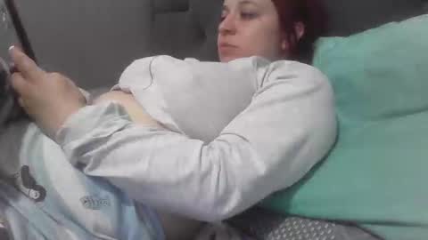 isabellaa_hills_ online show from October 2025 05:32:02 PM
