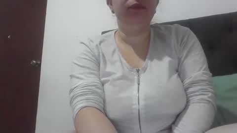 isabellaa_hills_ online show from November 2025 04:17:02 PM