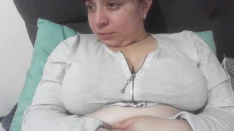 isabellaa_hills_ online show from November 2025 04:06:01 PM