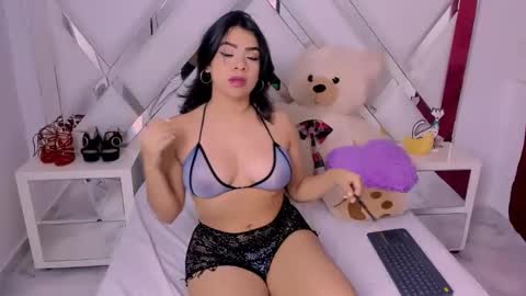 Snapshot of isabellaacruz chatting on February 2025 02:10:02 PM ISABELLA online show from February 2025 02:10:02 PM