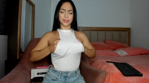 ISABEL online show from April 2026 07:26:01 PM