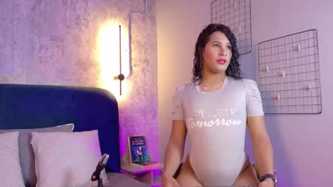 Isabella online show from October 2025 07:58:02 PM