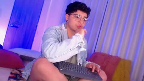 Isabella Mout  online show from February 2026 01:15:02 PM