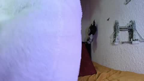 isabelle_sara online show from April 2026 07:00:01 PM