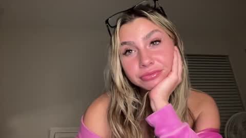 Snapshot of isabellekinsley chatting on December 2024 03:52:01 AM isabellekinsley online show from December 2024 03:52:01 AM