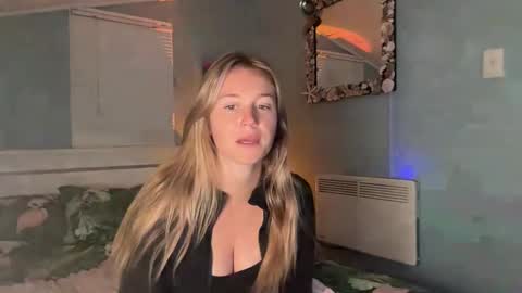 isabellesings online show from May 2026 02:39:01 AM