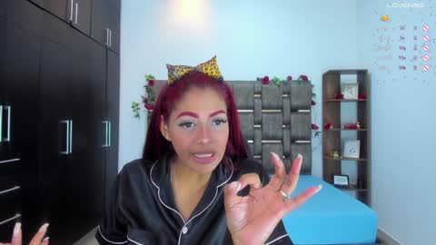 Hi mi name is Isabel  online show from January 2025 04:04:02 AM