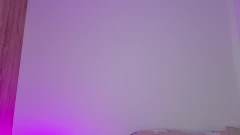 Isabella Hilton online show from February 2026 08:23:01 PM