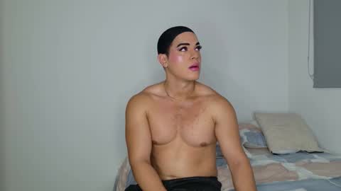 Isabella Hilton online show from February 2026 11:59:01 AM