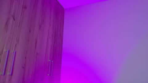 Isabella Hilton online show from March 2026 11:16:02 AM