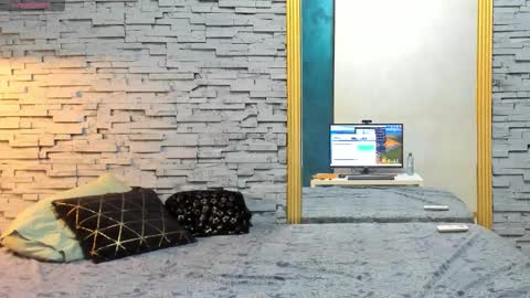 ishalyn online show from September 2025 04:01:01 AM