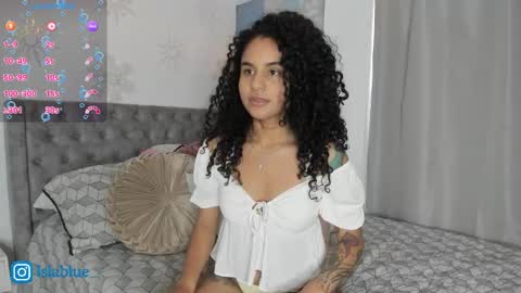 Isla Blue online show from March 2026 08:59:02 PM