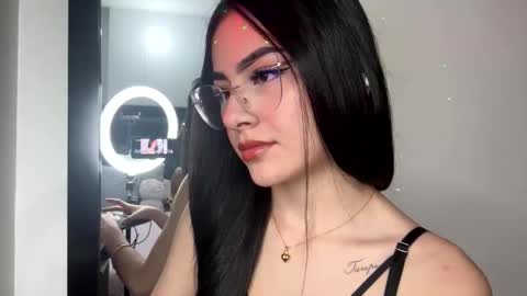 Snapshot of islacole chatting on October 2025 03:25:01 AM Cute Isla online show from October 2025 03:25:01 AM