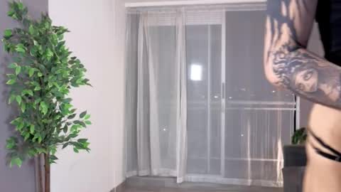 Snapshot of isnotforeveryone chatting on January 2026 01:09:02 AM Julyane online show from January 2026 01:09:02 AM