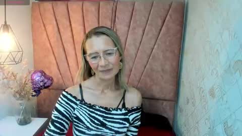 ISSA MILF online show from October 2025 01:22:01 PM