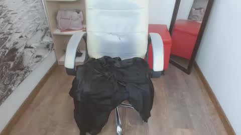 Issa  online show from March 2025 02:40:02 PM