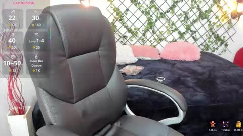 Issa  online show from October 2025 02:24:01 PM