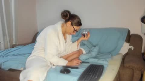 Issabelle online show from November 2025 07:02:02 AM