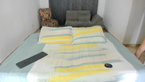 Isabella  online show from February 2025 06:18:02 AM