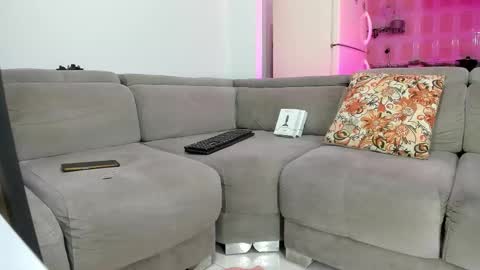 Isabella  online show from November 2025 05:45:02 PM