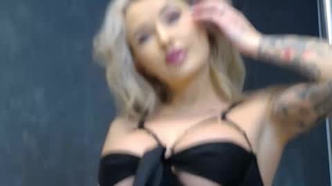 IssaSmyth online show from January 2026 04:09:01 PM