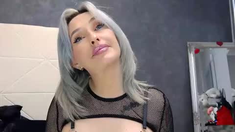 IssaSmyth online show from April 2026 07:25:02 AM