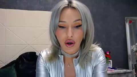 IssaSmyth online show from April 2026 07:33:02 AM