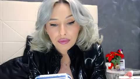 IssaSmyth online show from May 2026 07:27:02 AM
