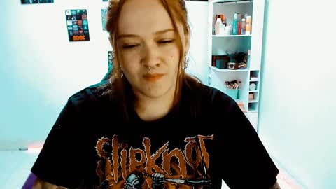 Snapshot of issis_demon chatting on December 2024 04:08:02 AM Yiz online show from December 2024 04:08:02 AM