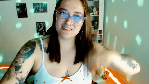 Snapshot of issis_demon chatting on January 2025 05:05:01 AM Yiz online show from January 2025 05:05:01 AM