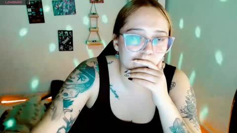 Snapshot of issis_demon chatting on March 2025 07:19:01 AM Yiz online show from March 2025 07:19:01 AM