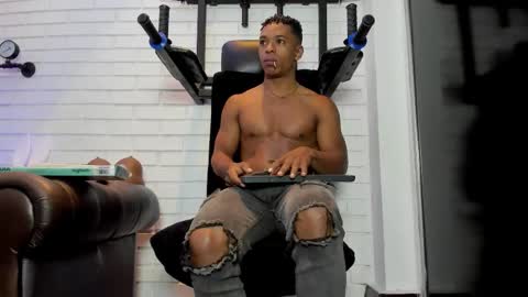 Italo Moore online show from October 2025 11:21:02 AM