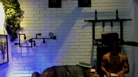 Italo Moore online show from October 2025 11:20:02 AM