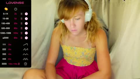 Snapshot of its_lily chatting on November 2025 04:34:02 AM Lily online show from November 2025 04:34:02 AM