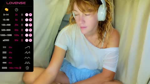 Snapshot of its_lily chatting on November 2025 08:13:02 PM Lily online show from November 2025 08:13:02 PM