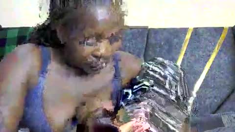 Snapshot of its_sweet chatting on September 2025 03:46:02 PM BigAss horny online show from September 2025 03:46:02 PM