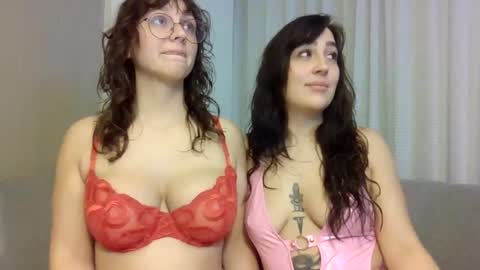 Snapshot of itsalwayssunny6969 chatting on January 2025 01:11:01 AM itsalwayssunny6969 online show from January 2025 01:11:01 AM