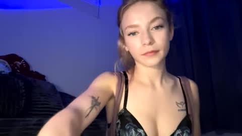 Snapshot of itsdanirose chatting on May 2026 02:19:02 AM Danielle Rose online show from May 2026 02:19:02 AM