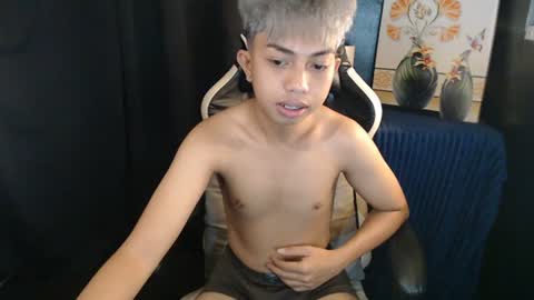 Snapshot of itsyourcummerboy_xx chatting on June 2026 08:49:02 AM Kyle online show from June 2026 08:49:02 AM