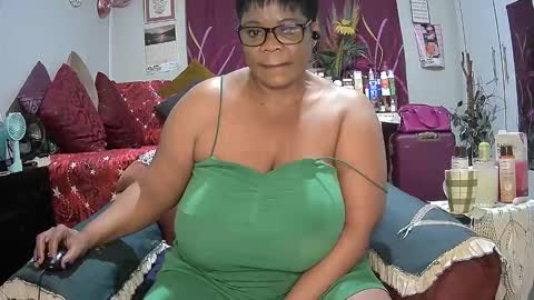 itumeleng74 online show from October 2025 05:36:02 PM