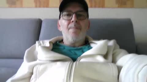 itunixx63 online show from October 2025 07:31:02 AM