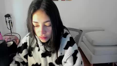 Snapshot of itziar_cailanie chatting on October 2025 03:57:02 PM Itziar  online show from October 2025 03:57:02 PM